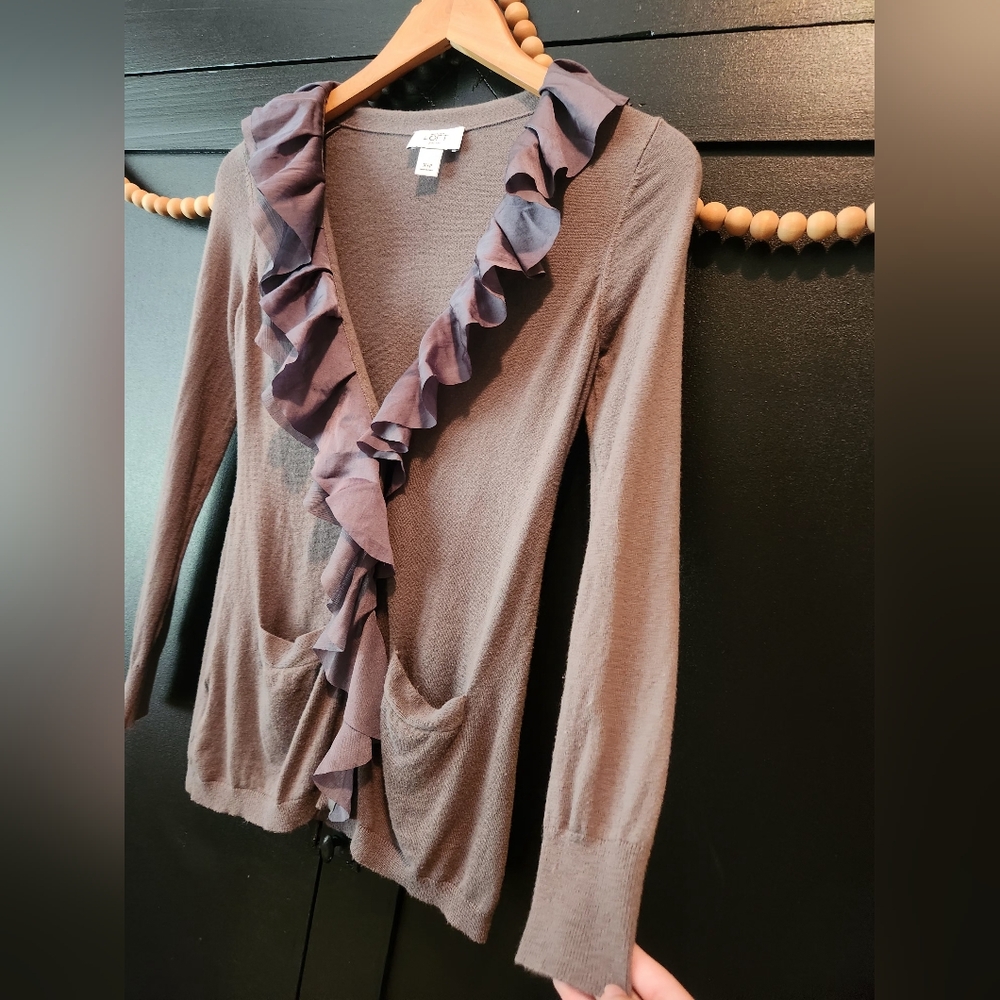LOFT Women's Gray Cardigan with Ruffled Front~size XSP - Picture 6 of 7